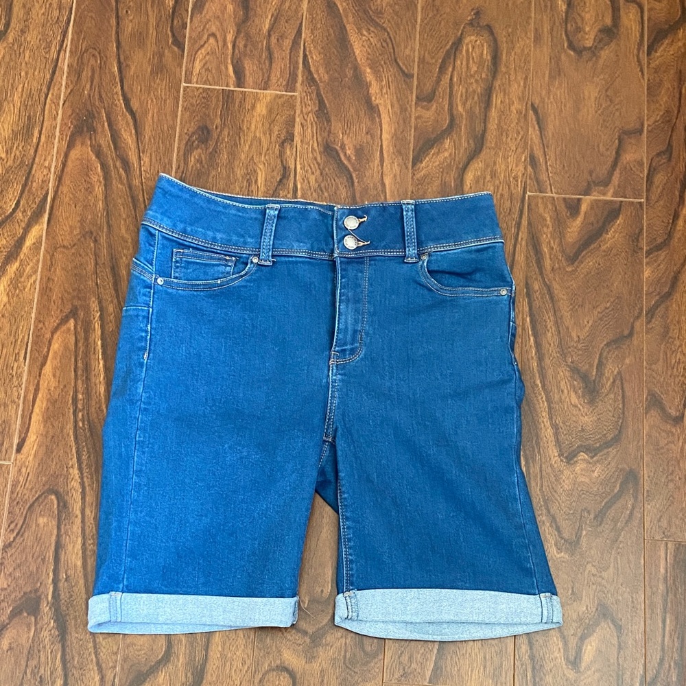 Wax Jean Women’s Dark Blue Denim Bermuda Shorts size M